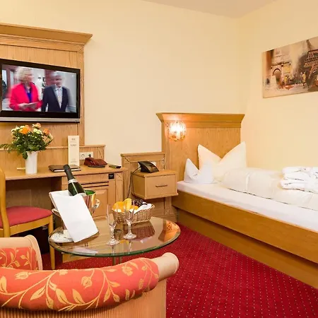מלון Wellness Privathotel Post An Der Therme 4*